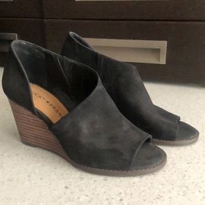 Black Lucky wedges